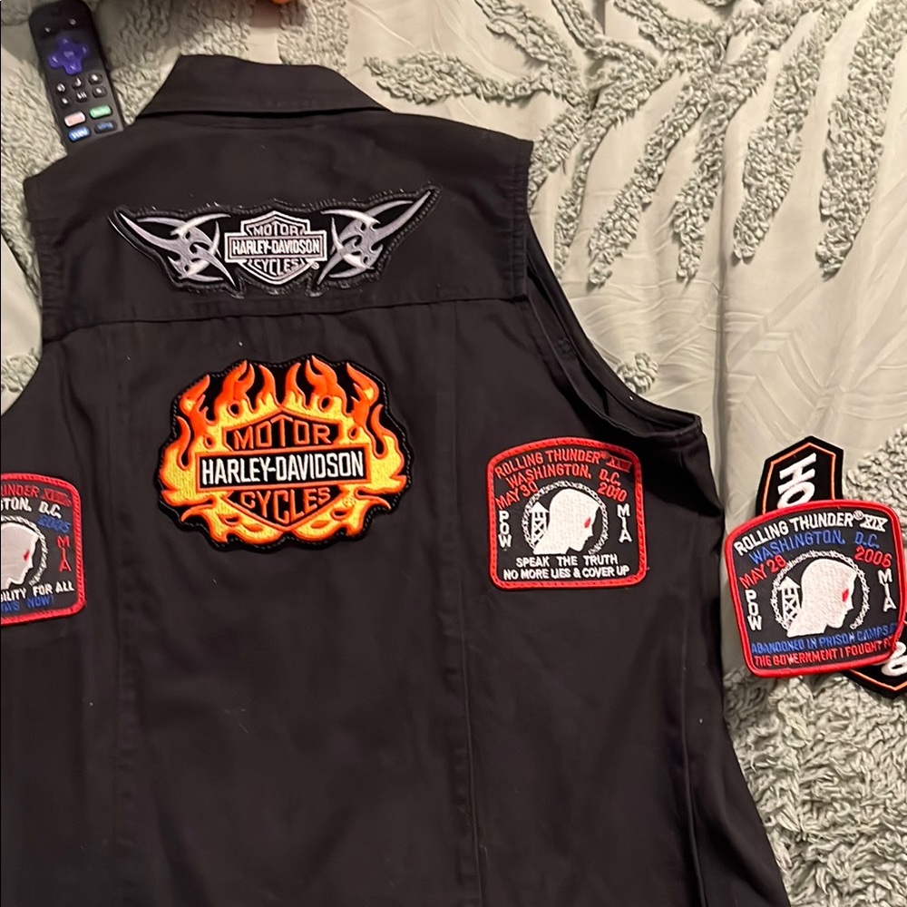 Women’s Black Sleeveless Shirt with Patches - Picture 4 of 4